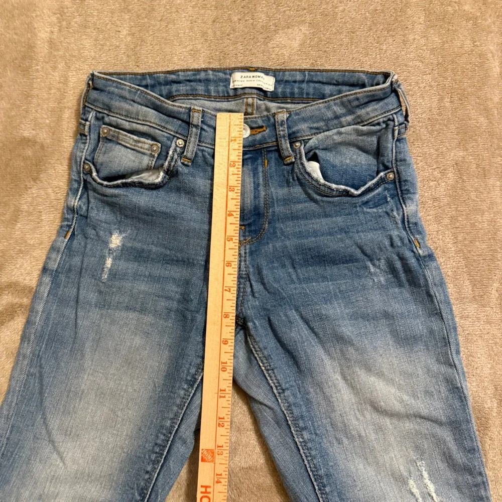 Zara Woman Premium Denim Skinny Jeans Blue Distressed Raw Hem Size 2